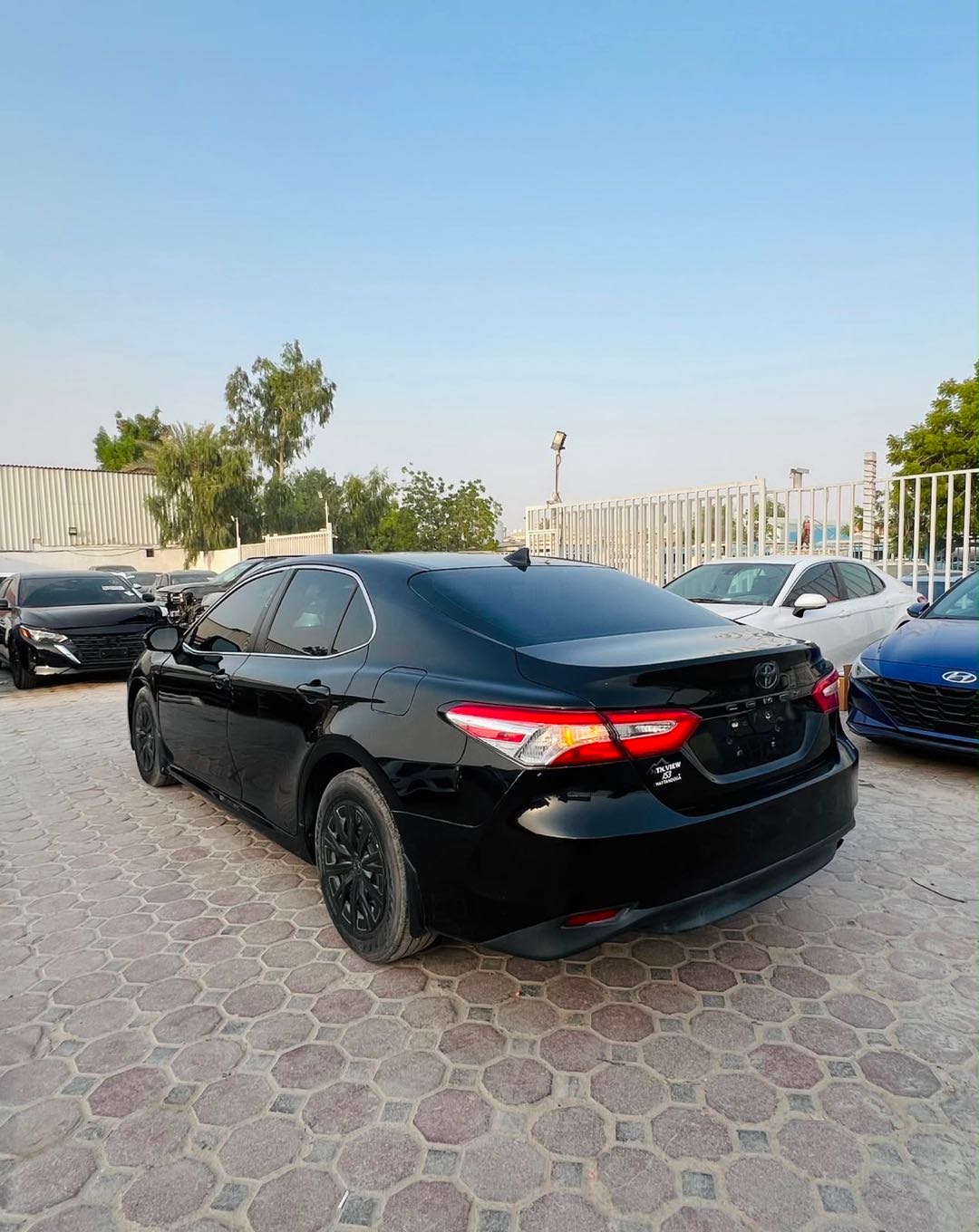 Car Image 2019 TOYOTA CAMRY LE