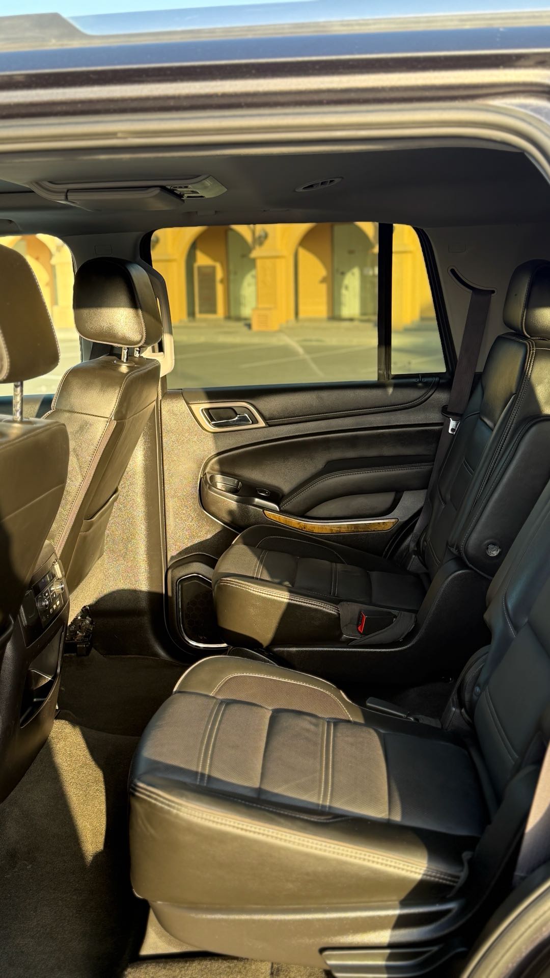 Car Image 2017 GMC YUKON DENALI