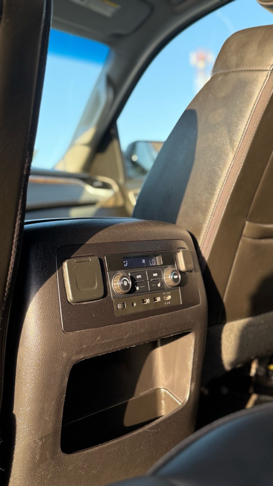 Car Image 2017 GMC YUKON DENALI