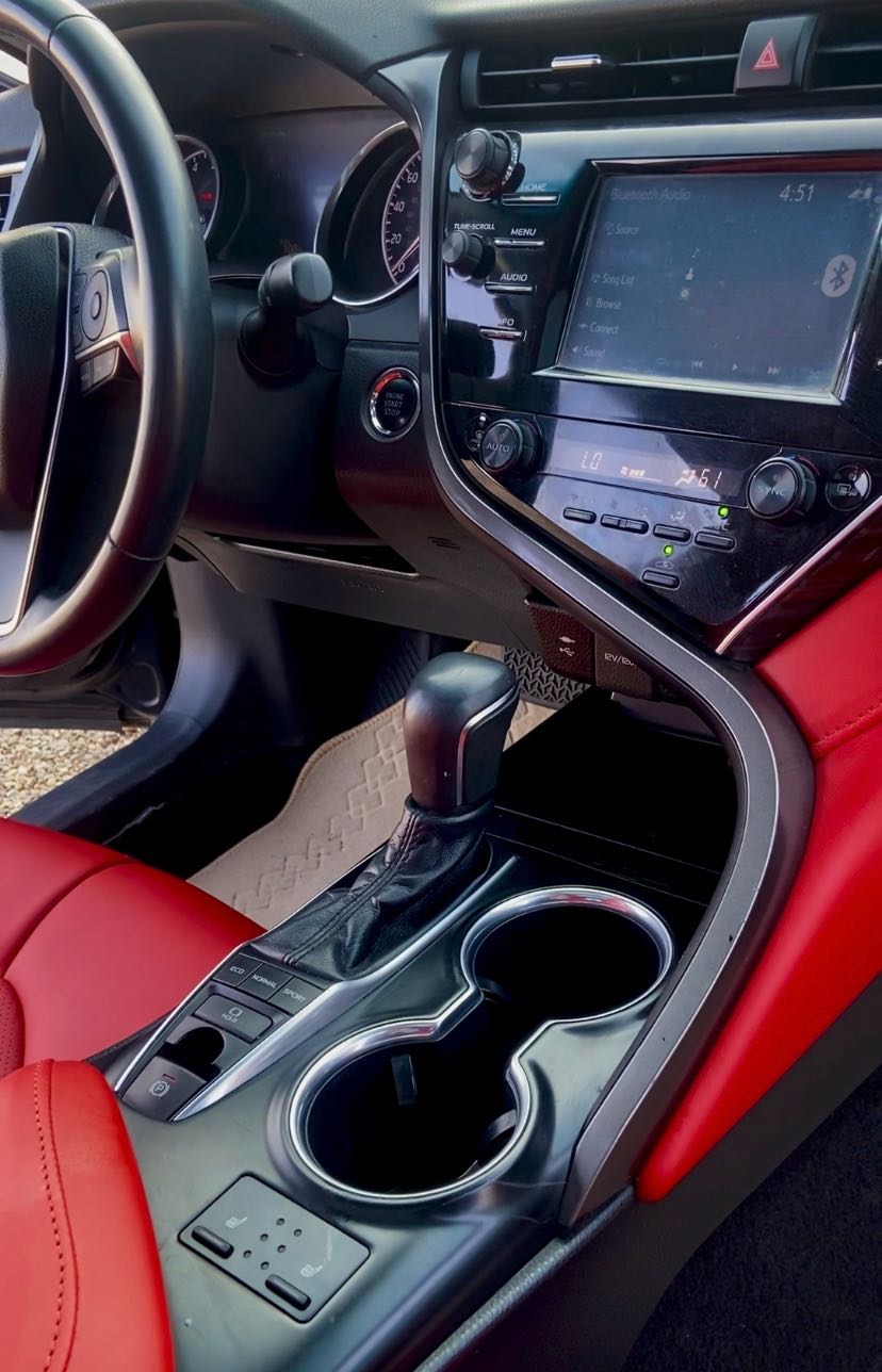 Car Image 2018 TOYOTA CAMRY XLE