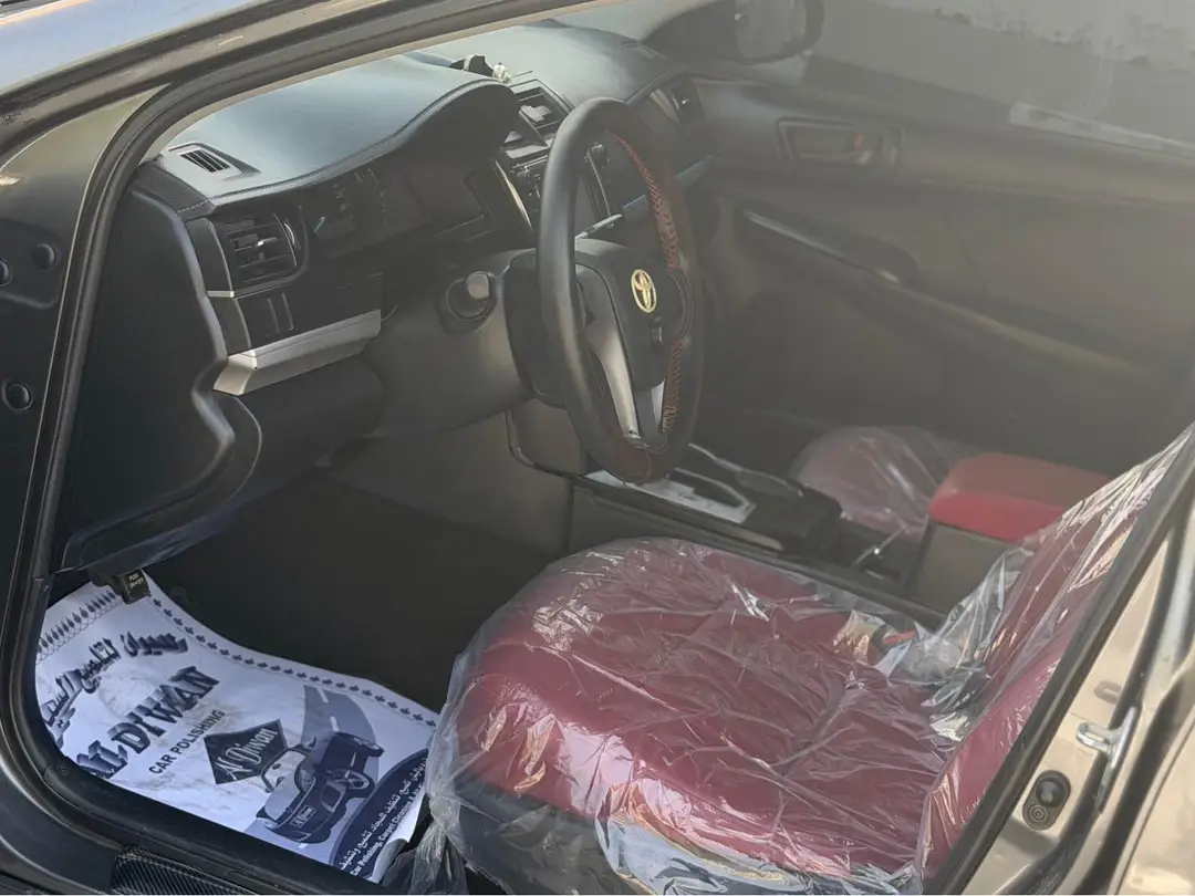 Car Image 2015 TOYOTA CAMRY SE