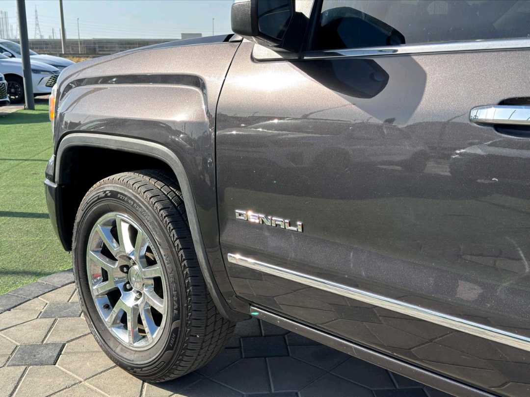Car Image 2015 GMC SIERRA DENALI