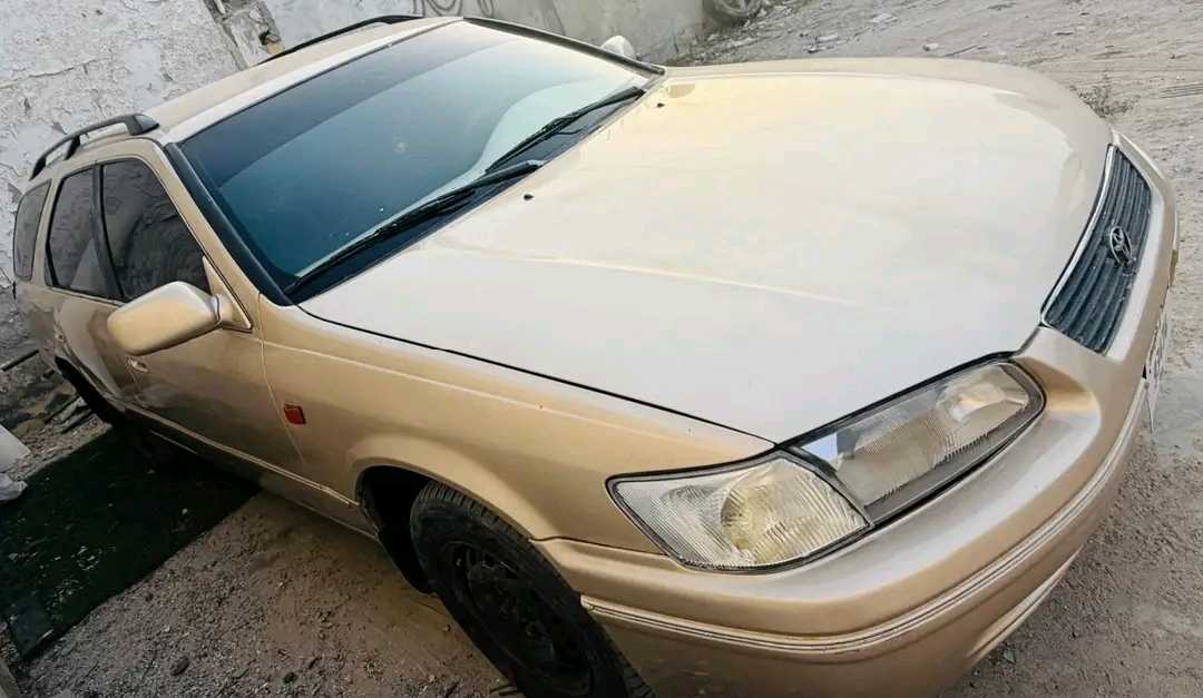 Car Image 1998 TOYOTA CAMRY LE