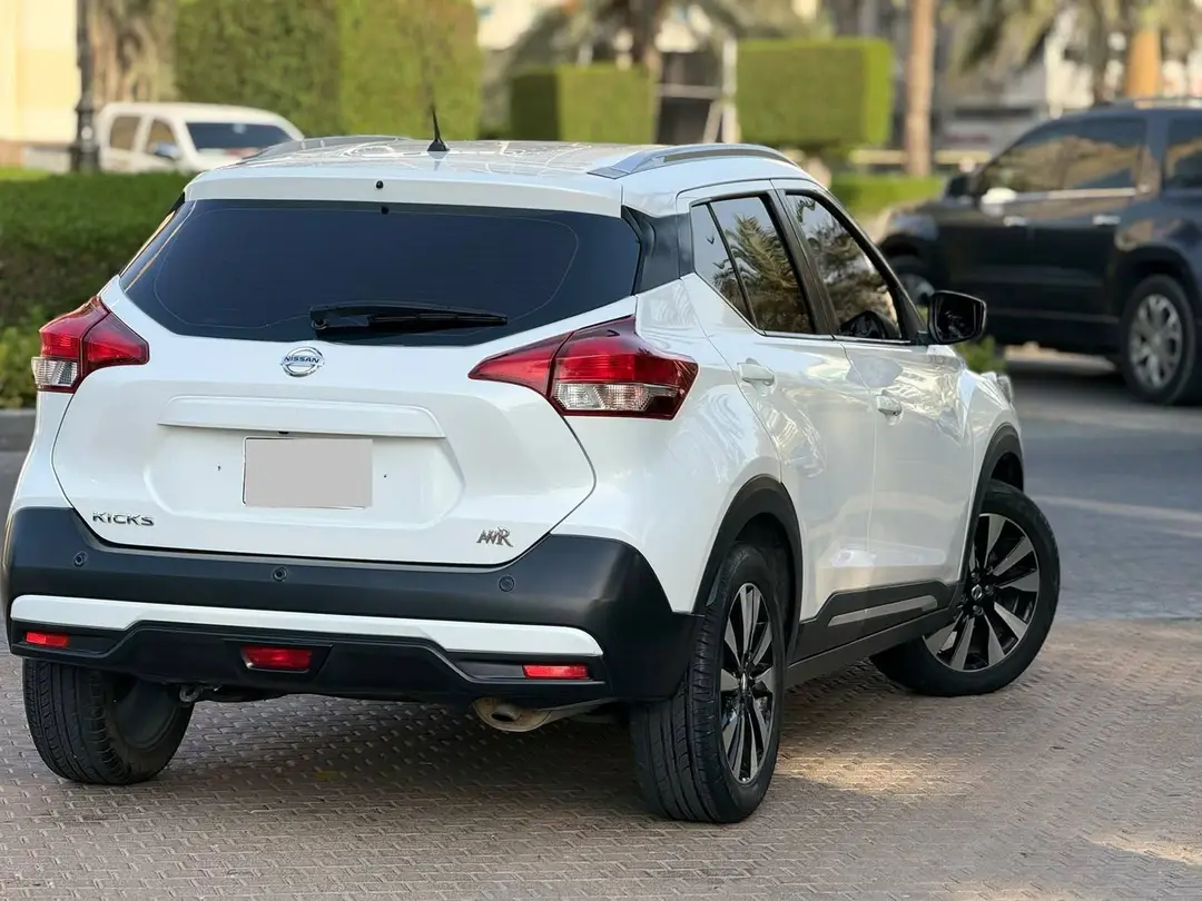 Car Image 2018 NISSAN KICKS 