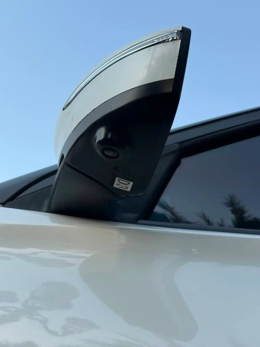 Car Image 2018 NISSAN KICKS 