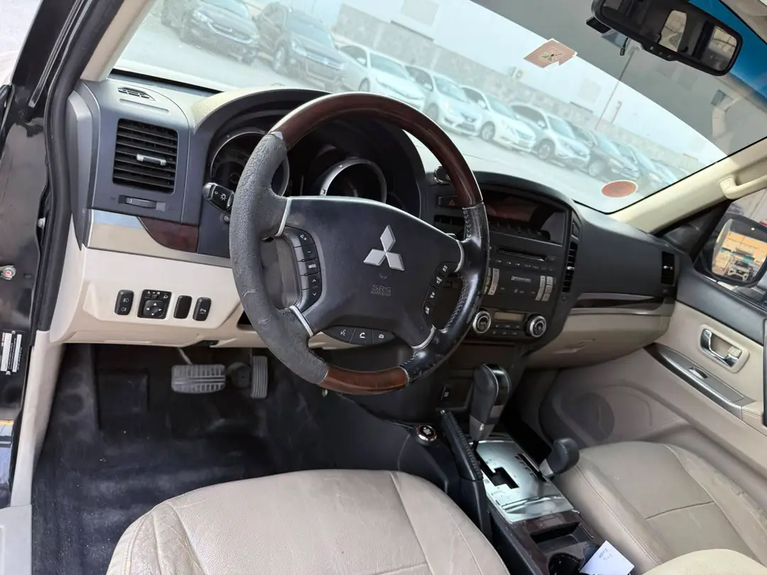 Car Image 2013 MITSUBISHI PAJERO 