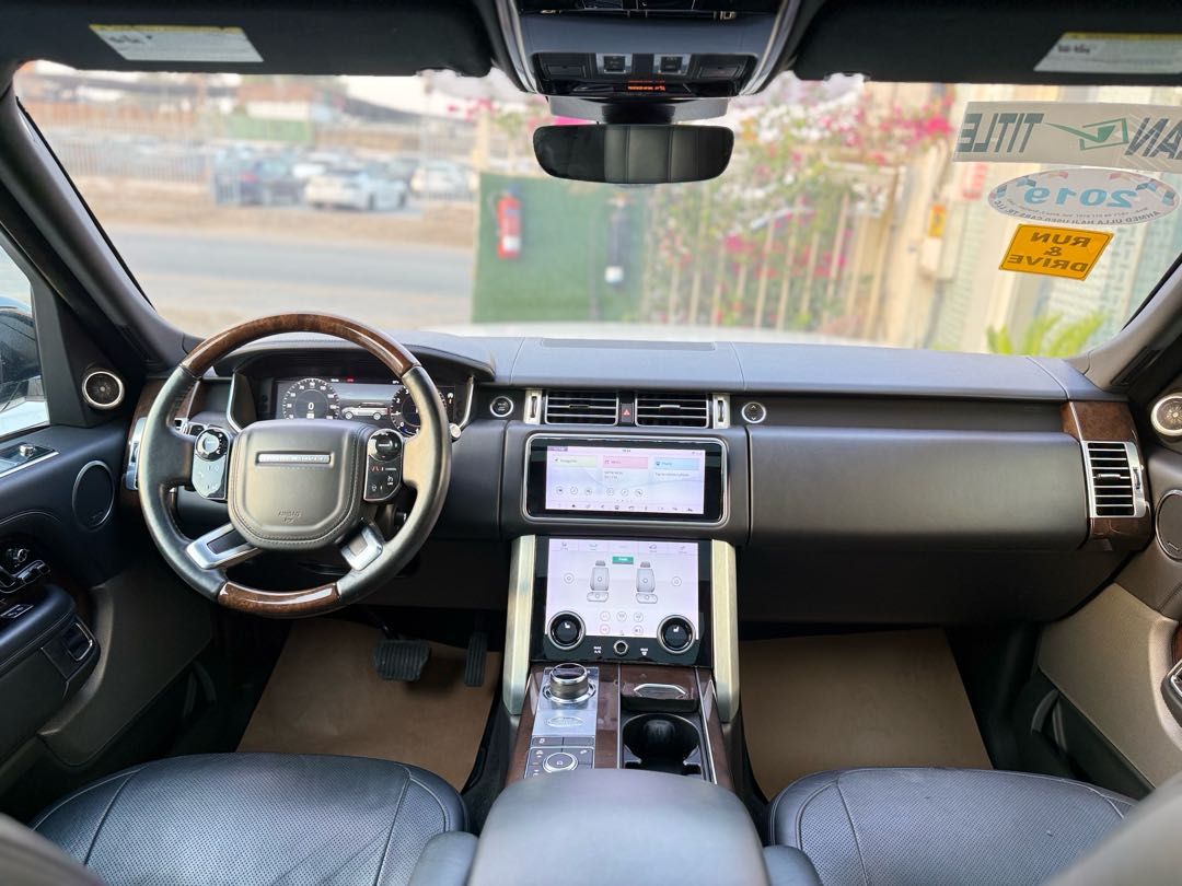 Car Image 2019 LAND ROVER VOGUE 