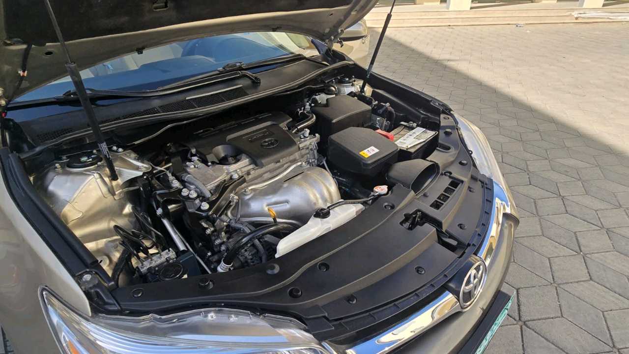 Car Image 2017 TOYOTA CAMRY LE
