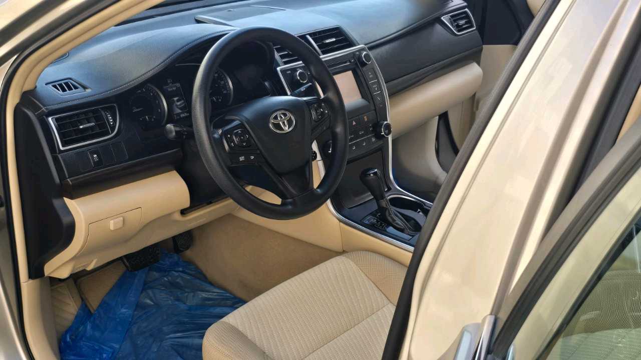 Car Image 2017 TOYOTA CAMRY LE