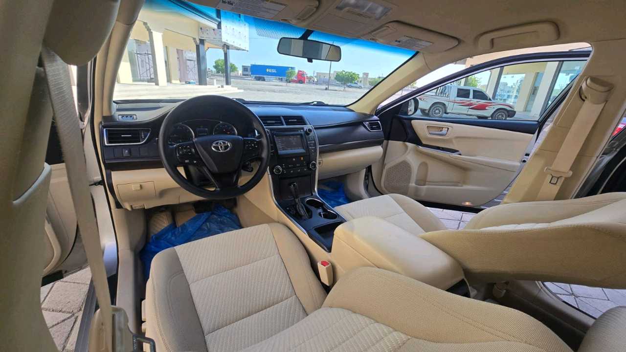 Car Image 2017 TOYOTA CAMRY LE