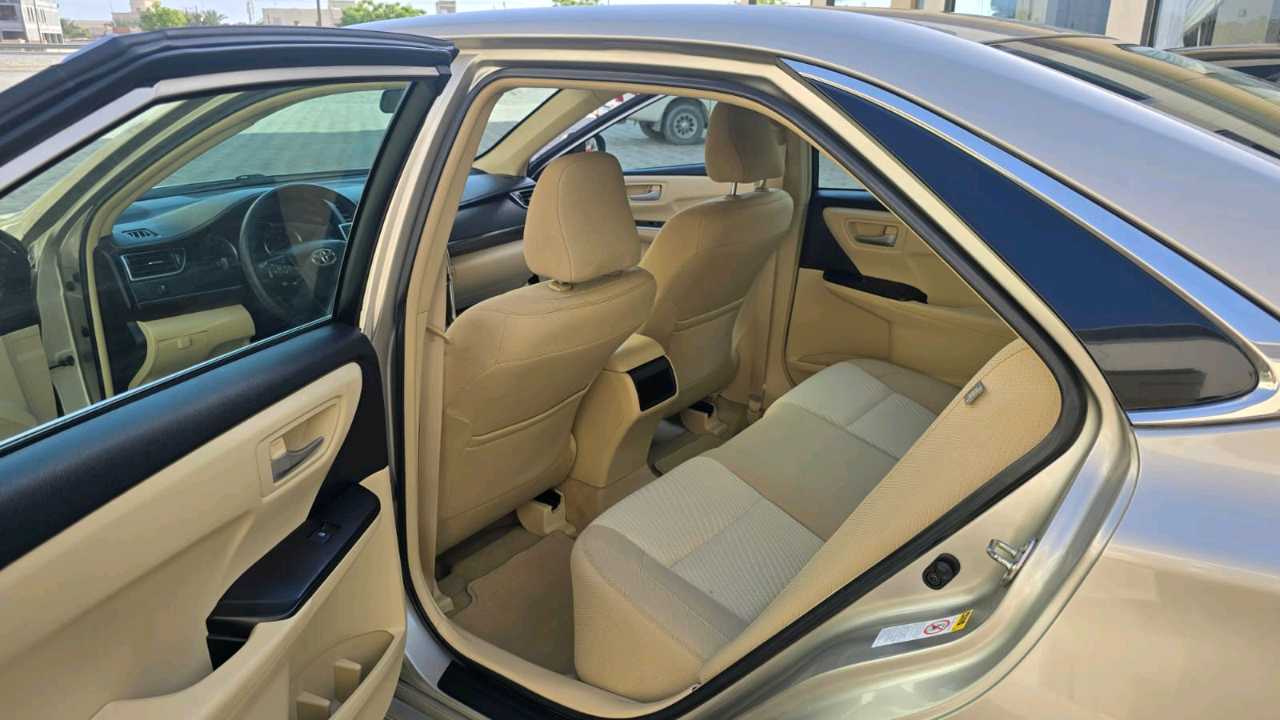 Car Image 2017 TOYOTA CAMRY LE