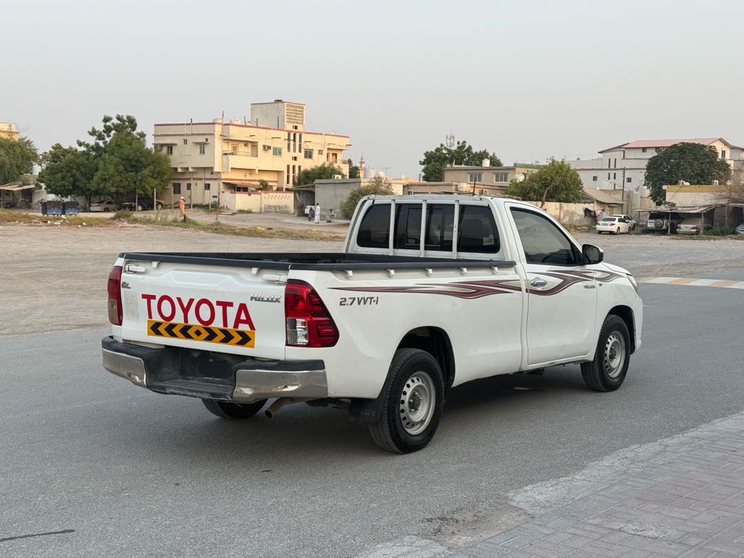 Car Image 2016 TOYOTA HILUX 2.7