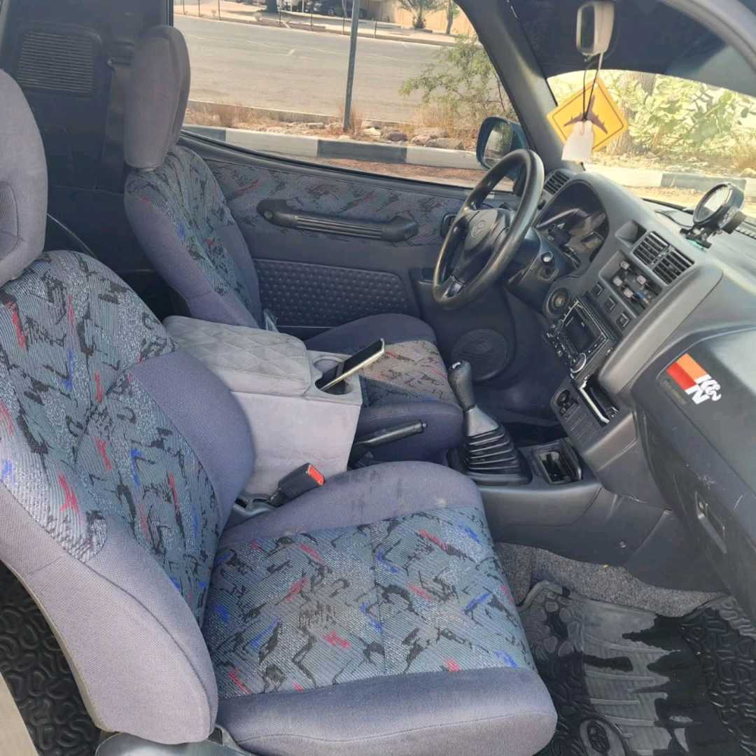 Car Image 1998 TOYOTA RAV4 