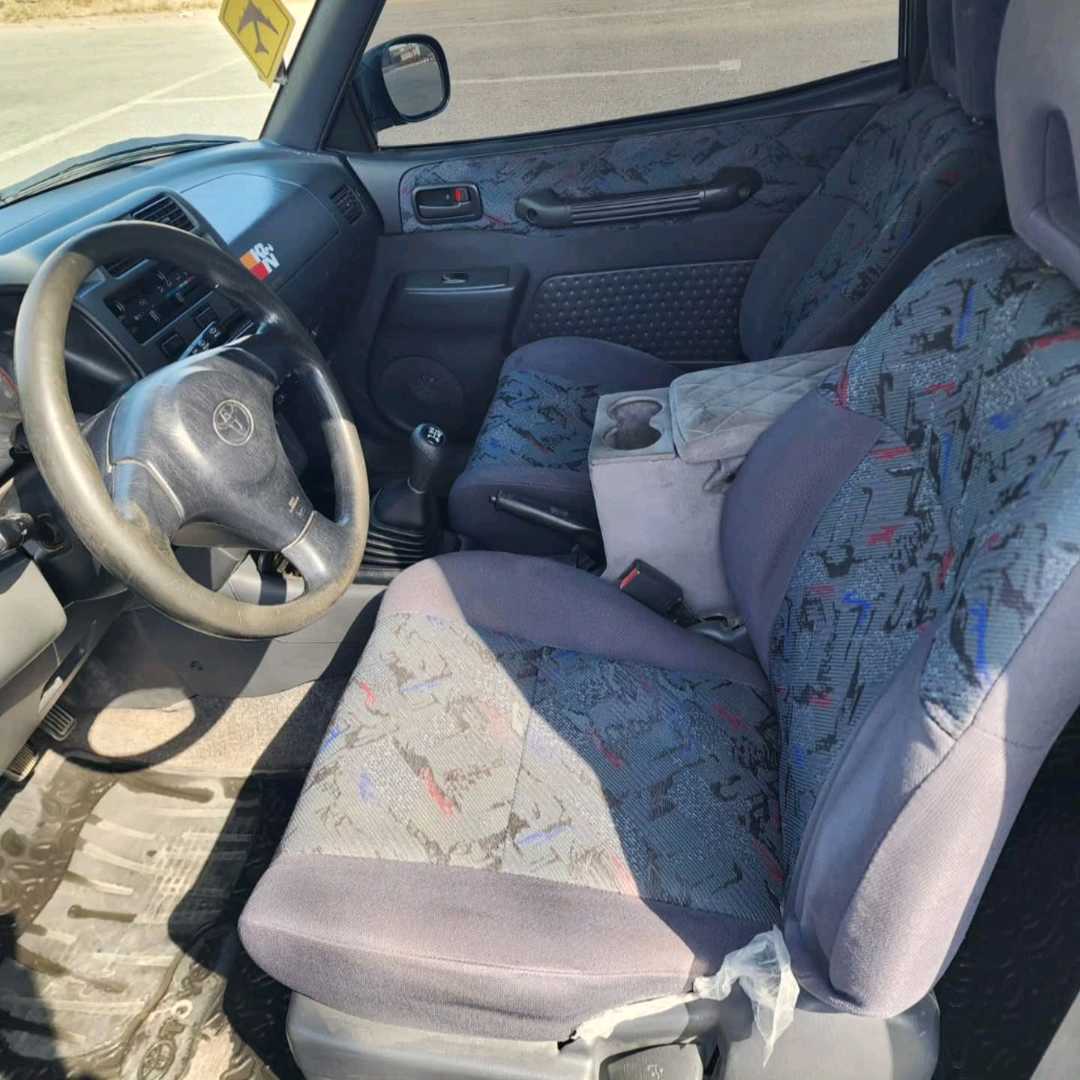 Car Image 1998 TOYOTA RAV4 