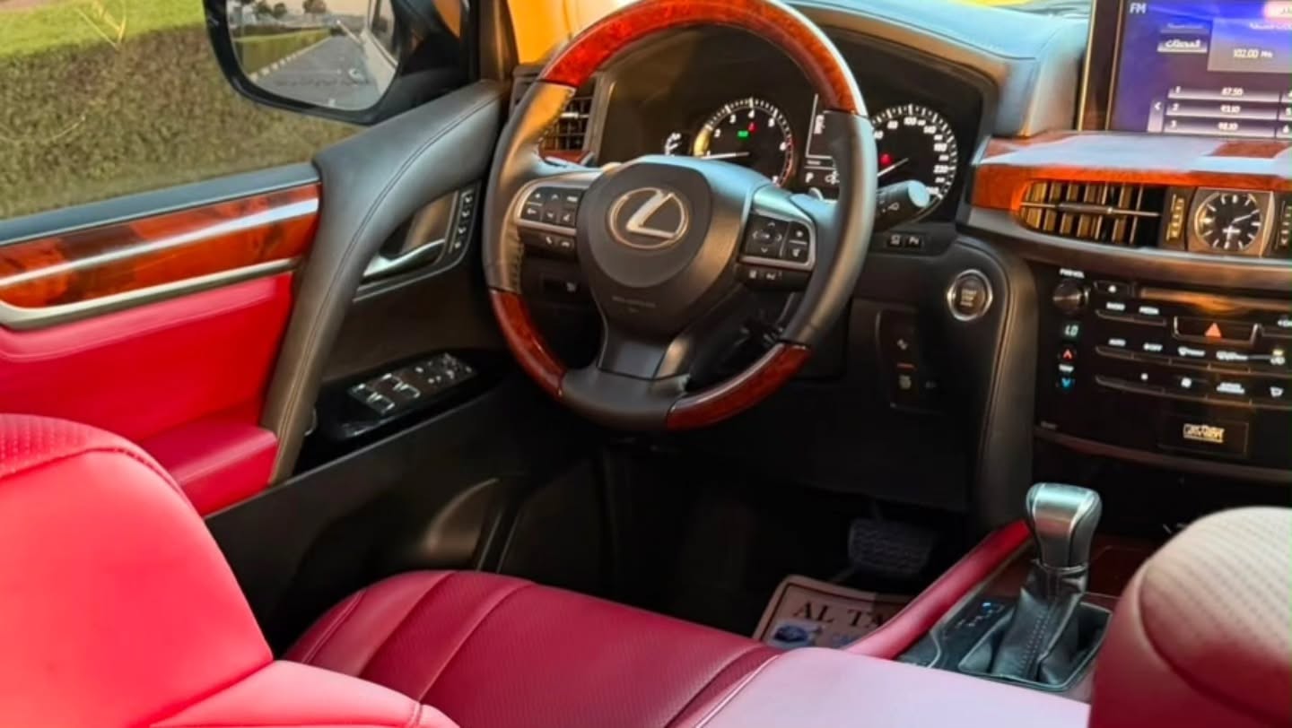 Car Image 2016 LEXUS LX 570