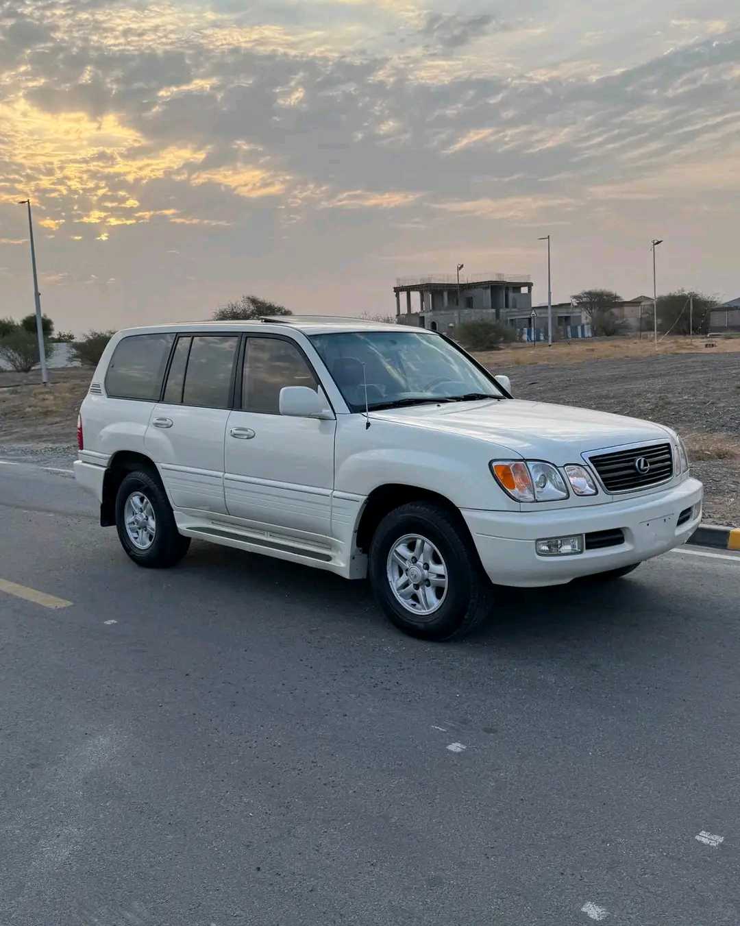 Car Image 2002 LEXUS LX 470