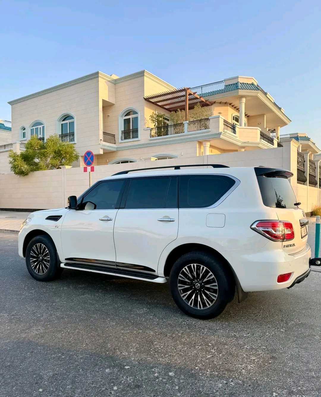 Car Image 2014 NISSAN PATROL SE