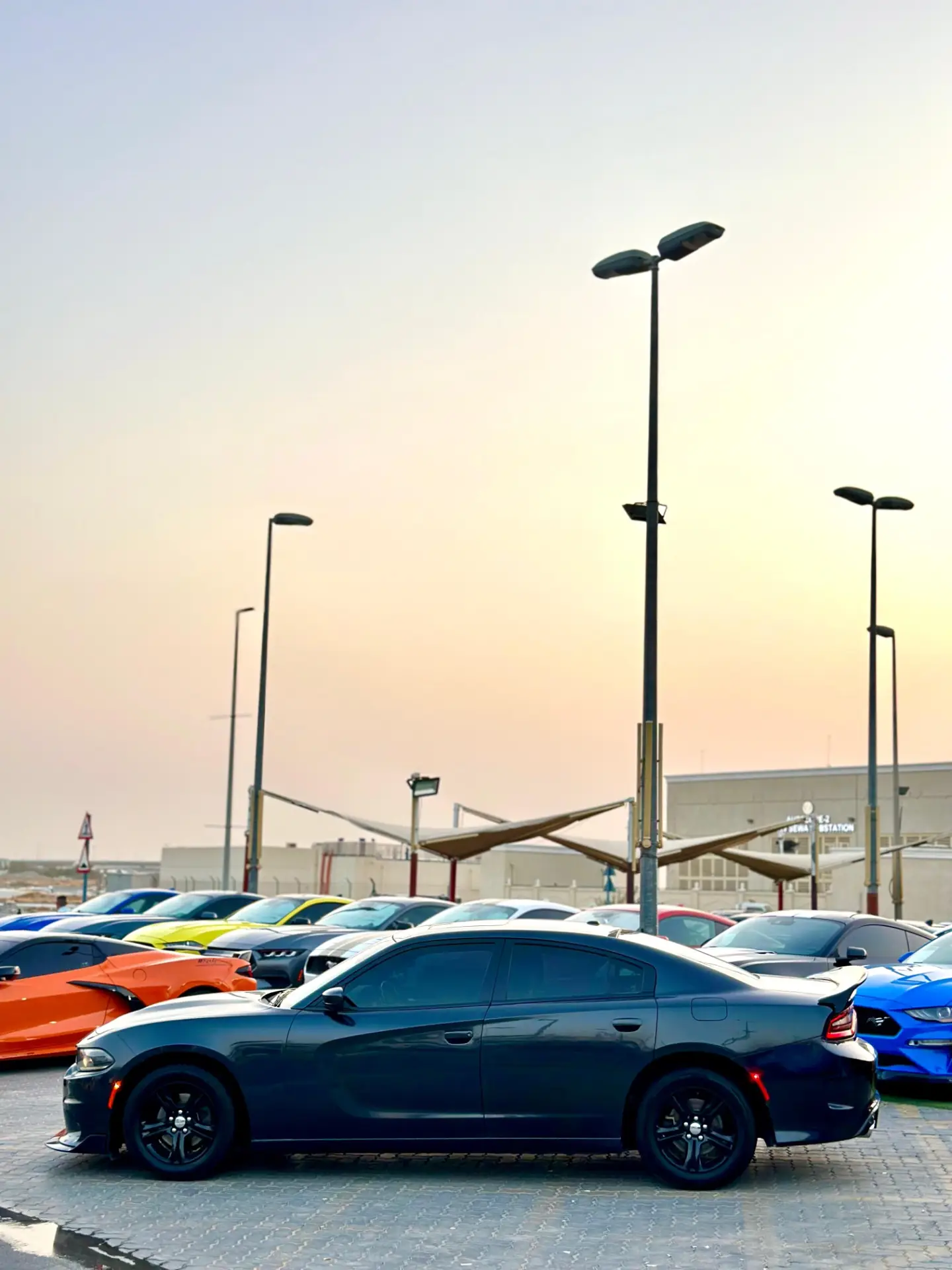 Car Image 2019 DODGE CHARGER SXT