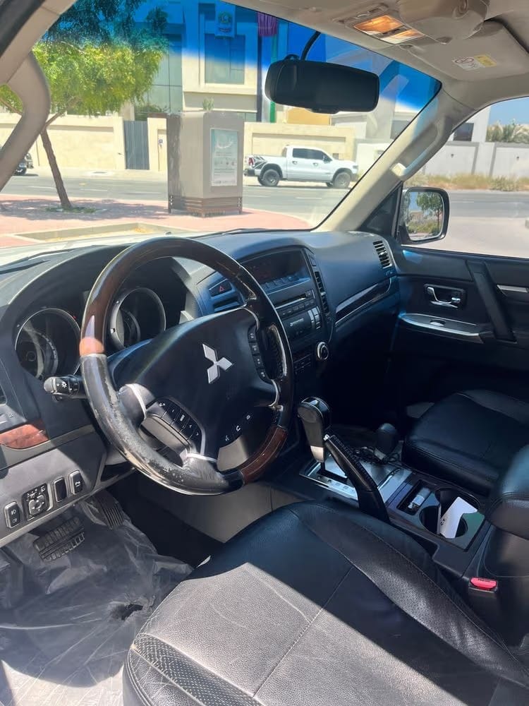 Car Image 2013 MITSUBISHI PAJERO 