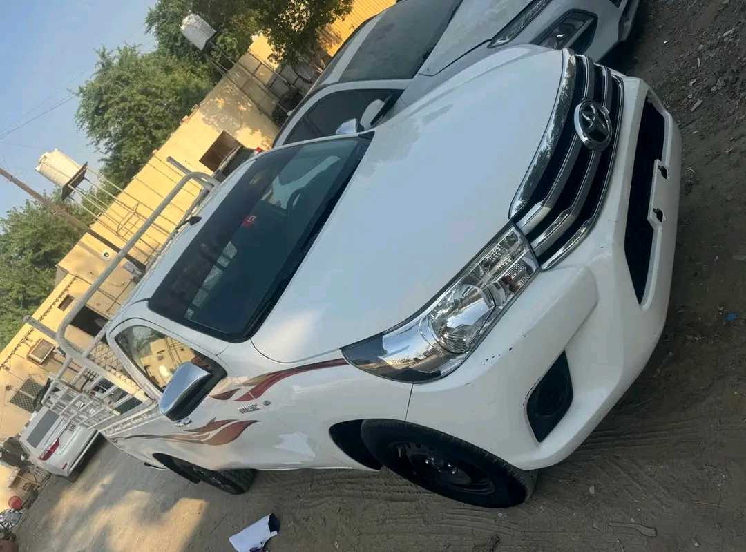 Car Image 2020 TOYOTA HILUX 