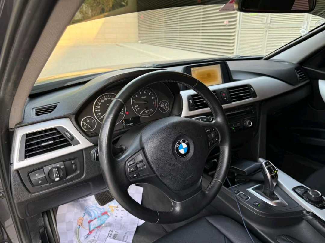 Car Image 2012 BMW 3 SERIES 320