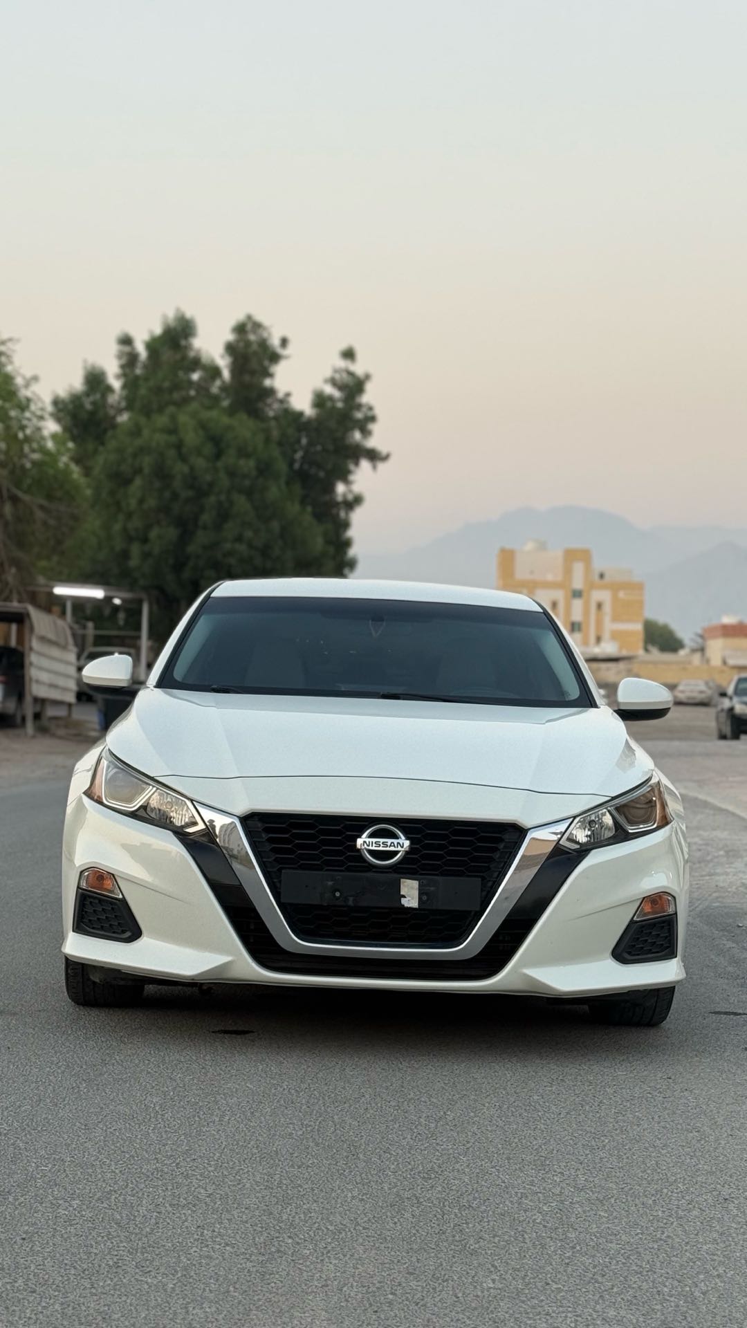 Car Image 2020 NISSAN ALTIMA SR