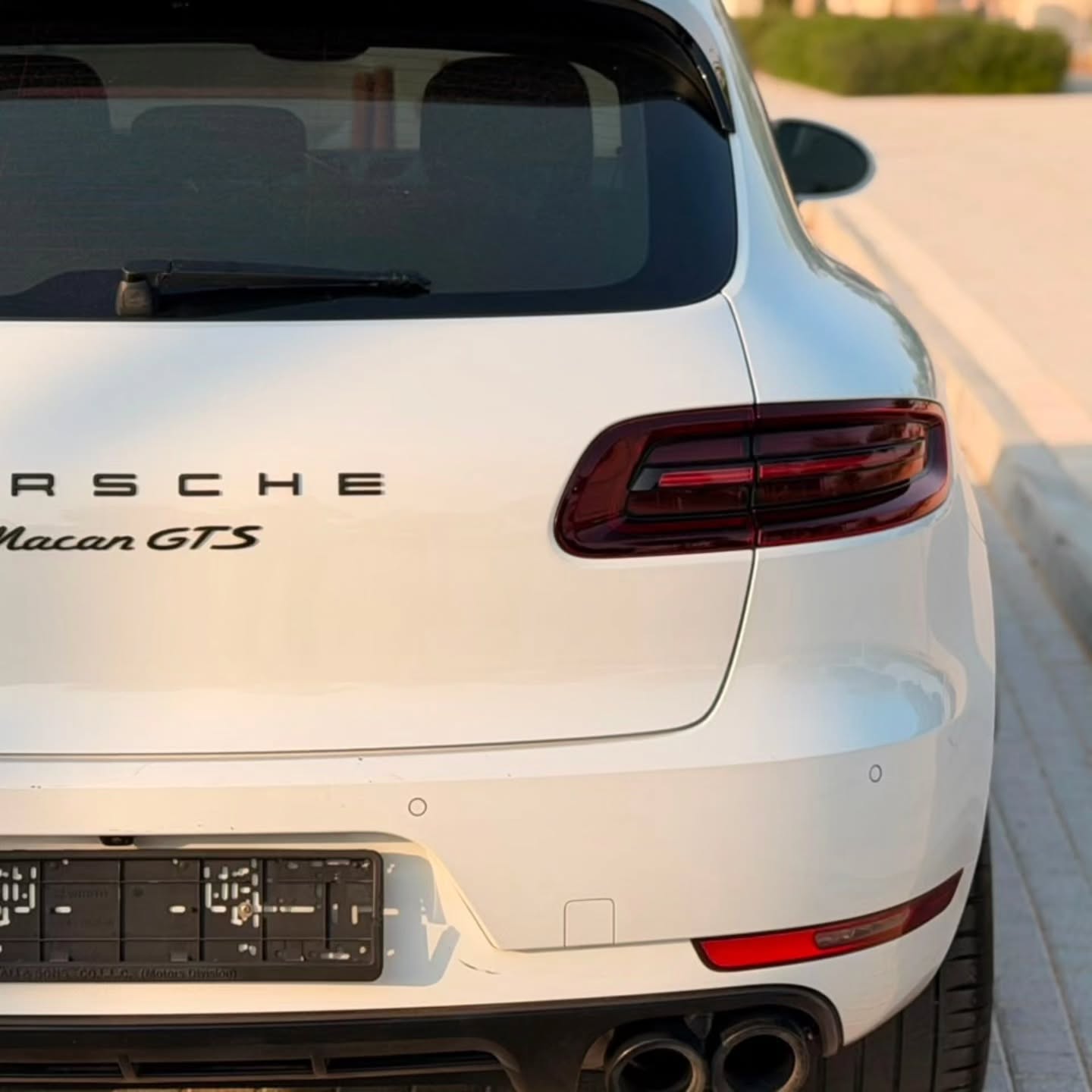 Car Image 2017 PORSCHE MACAN 