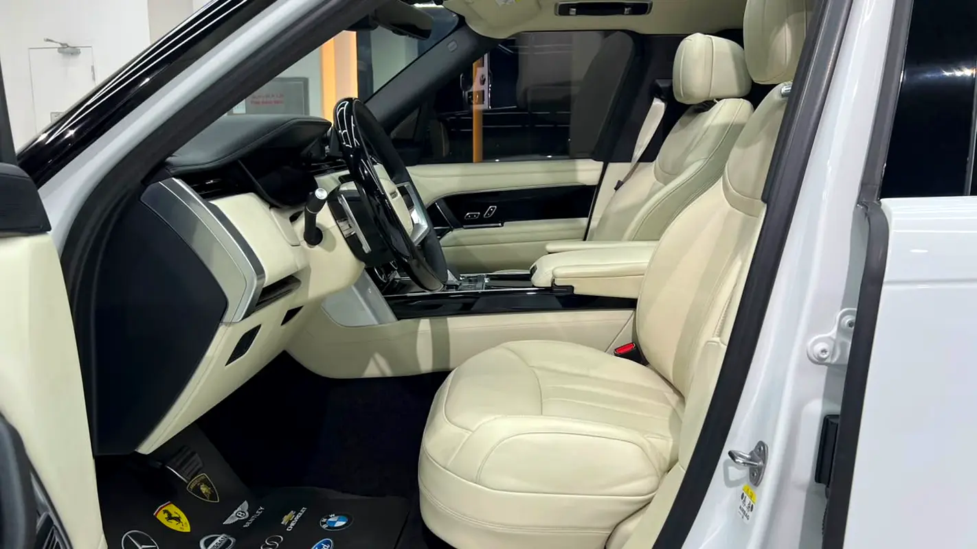 Car Image 2023 LAND ROVER VOGUE 