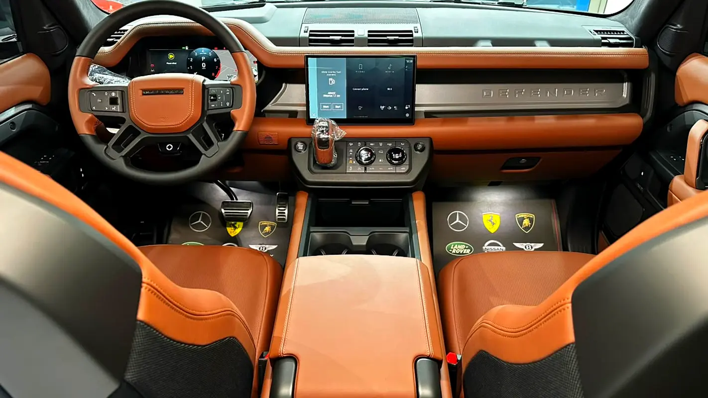 Car Image 2025 LAND ROVER DEFENDER 110