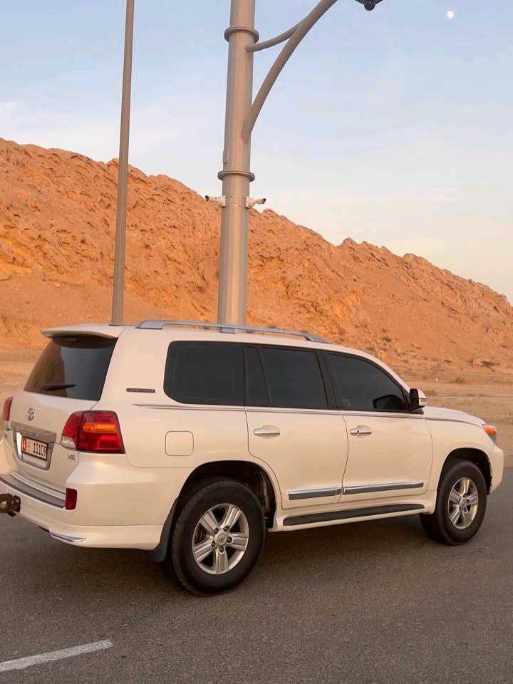 Car Image 2015 TOYOTA LAND CRUISER GX.R