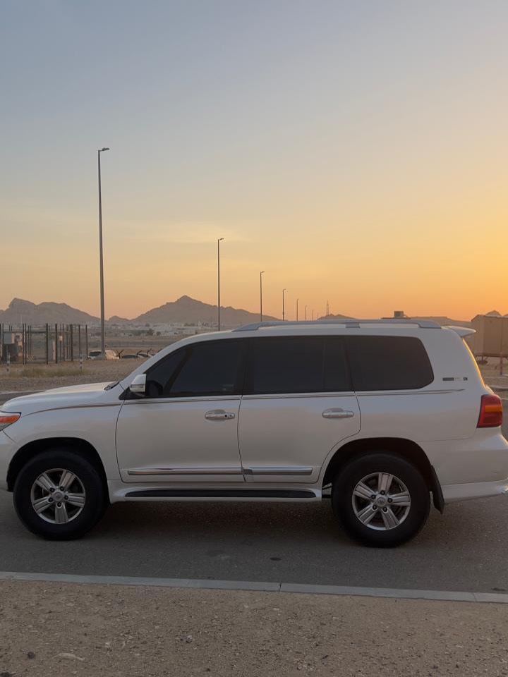 Car Image 2015 TOYOTA LAND CRUISER GX.R