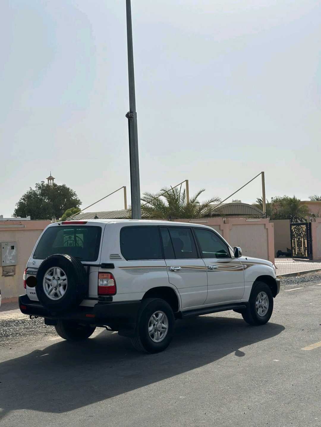 Car Image 1999 TOYOTA LAND CRUISER VX.R