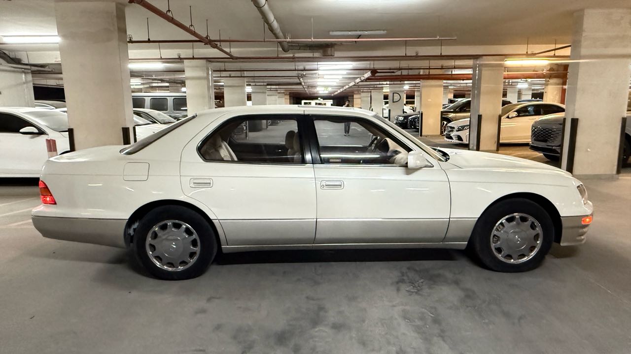 Car Image 1996 LEXUS LS 400