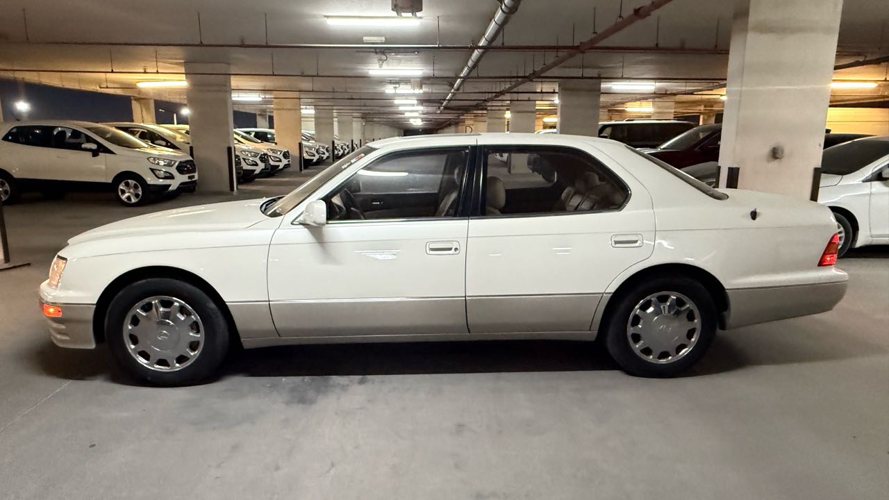 Car Image 1996 LEXUS LS 400