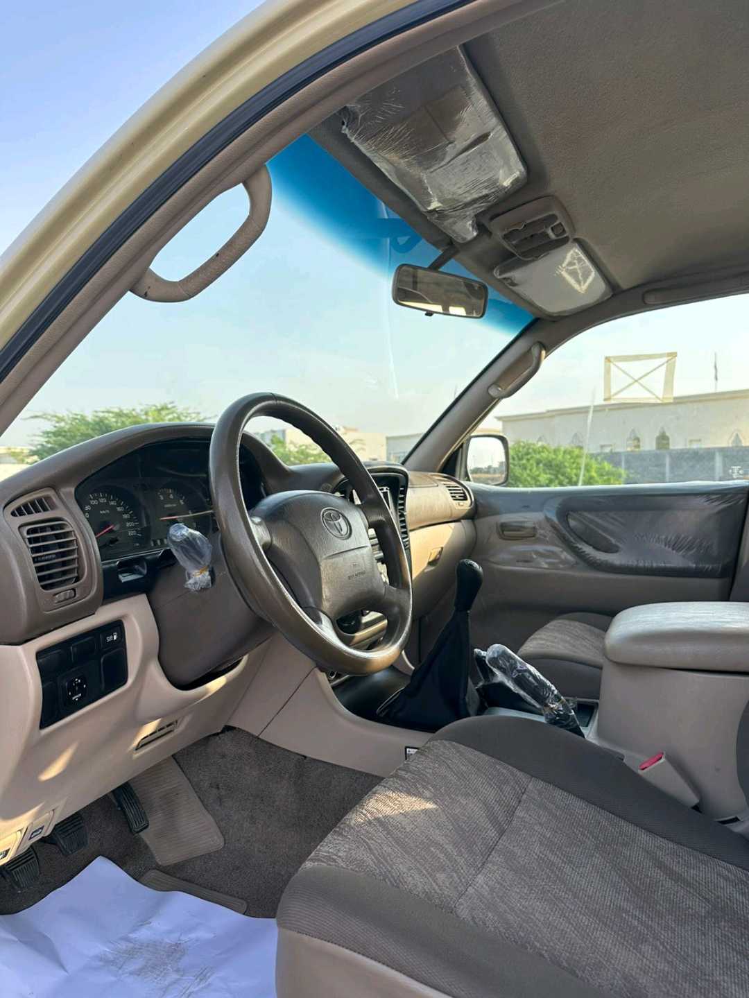 Car Image 1999 TOYOTA LAND CRUISER GX