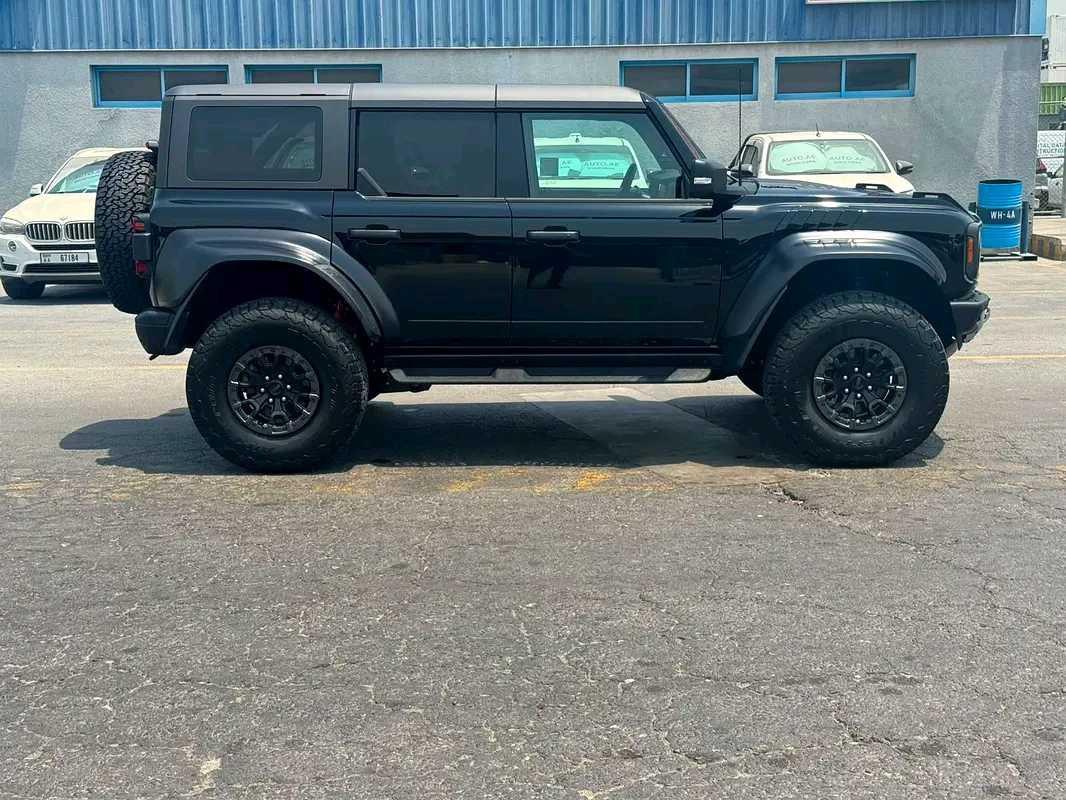 Car Image 2025 FORD BRONCO 