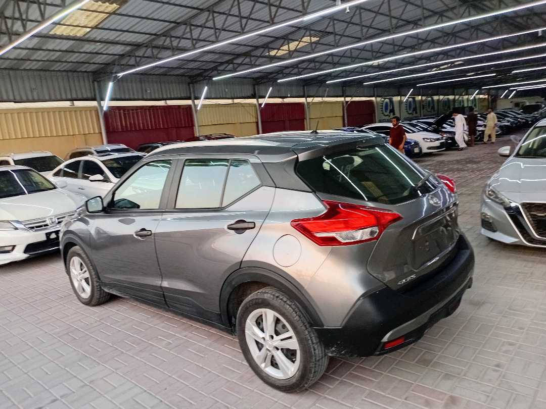 Car Image 2018 NISSAN KICKS 