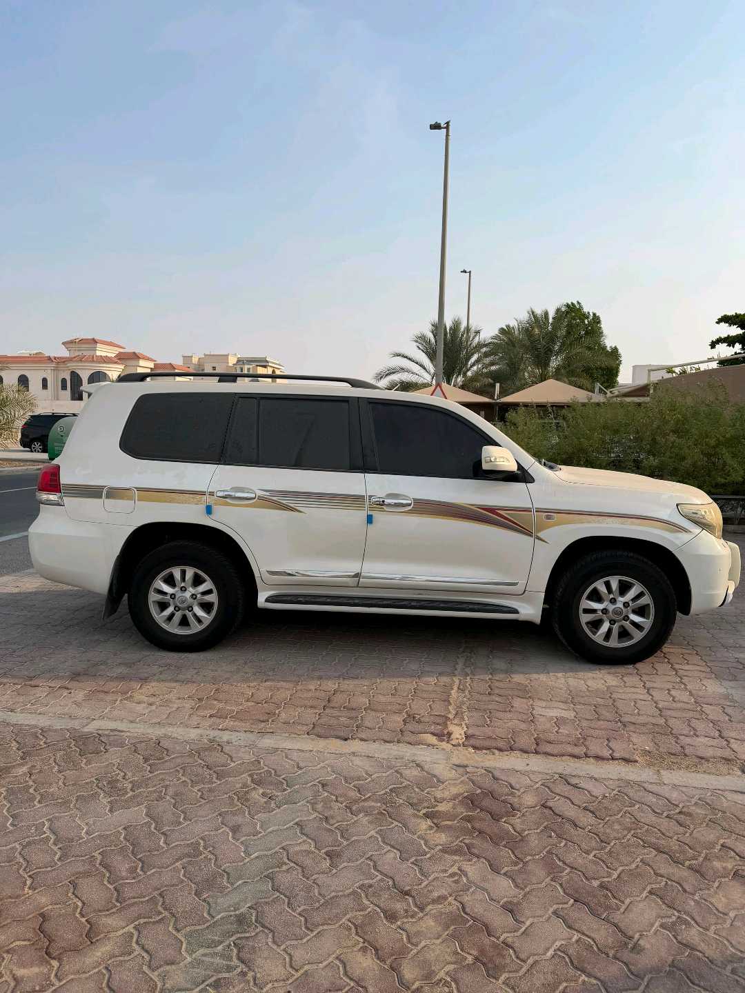 Car Image 2010 TOYOTA LAND CRUISER GX.R