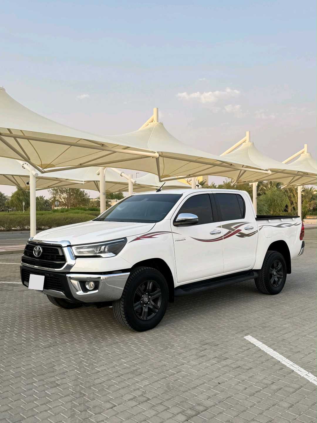 Car Image 2025 TOYOTA HILUX SR5