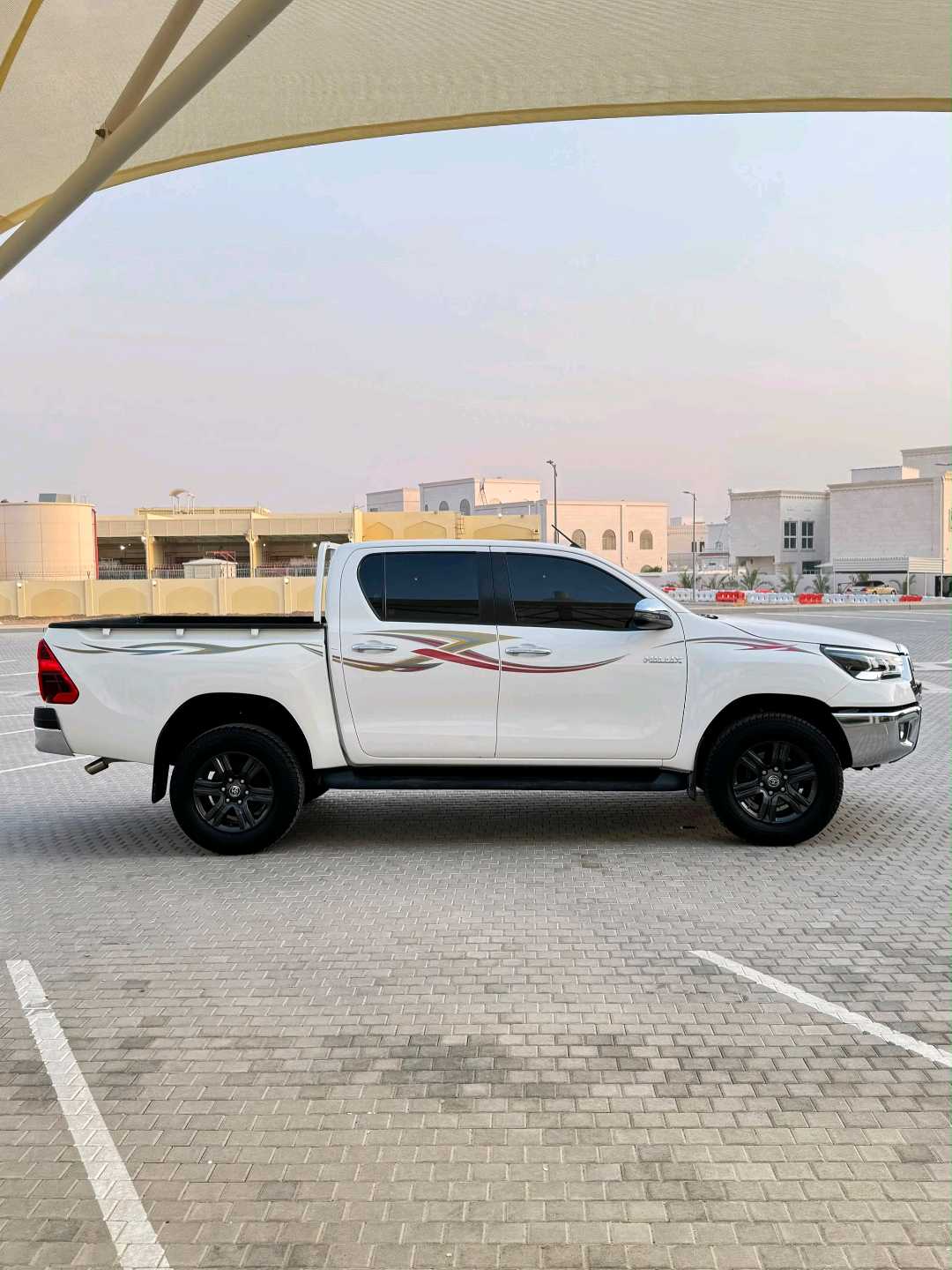 Car Image 2025 TOYOTA HILUX SR5