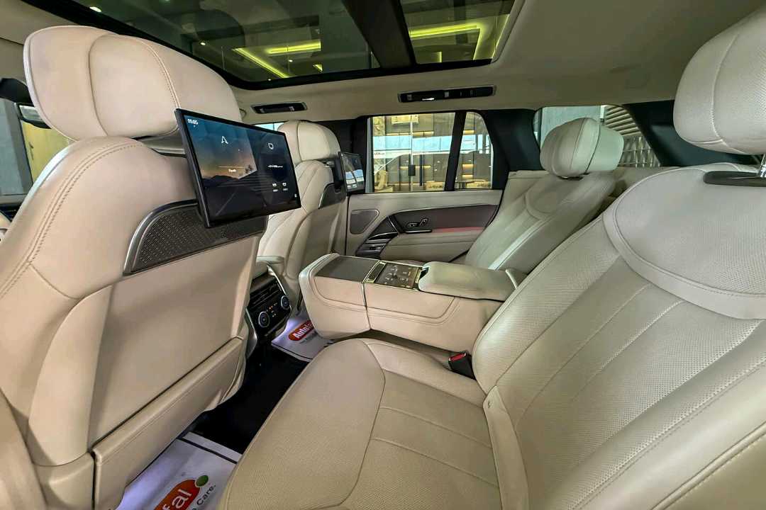 Car Image 2022 LAND ROVER VOGUE 