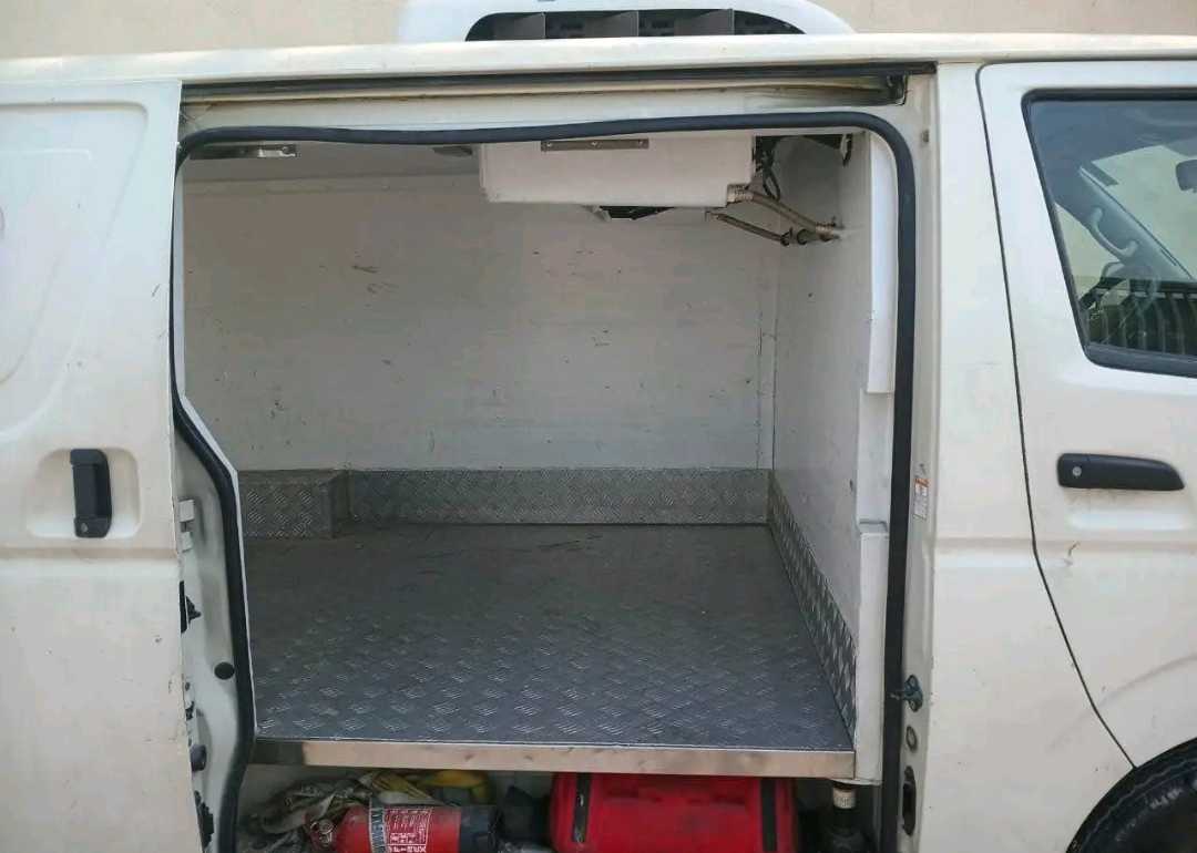 Car Image 2017 TOYOTA Hiace 
