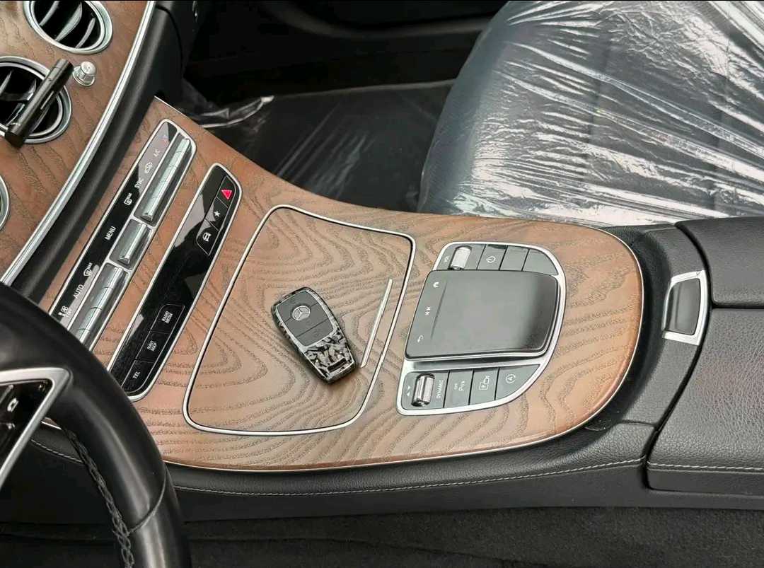 Car Image 2021 MERCEDES E Class 350