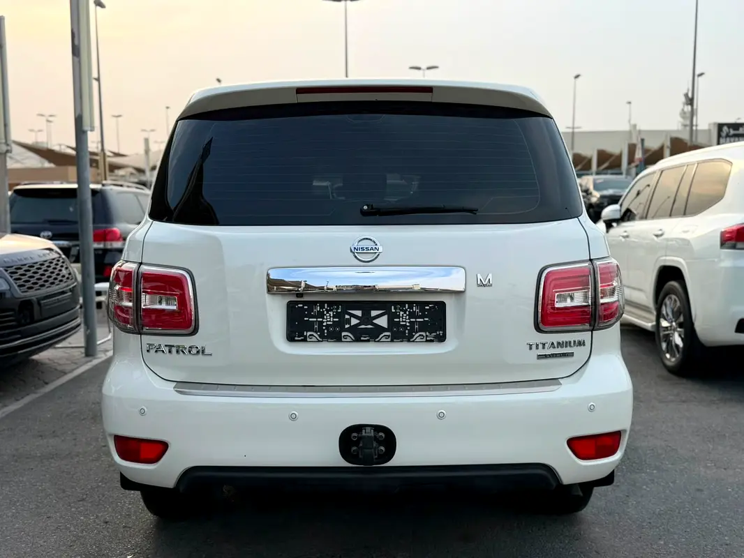 Car Image 2019 NISSAN PATROL LE