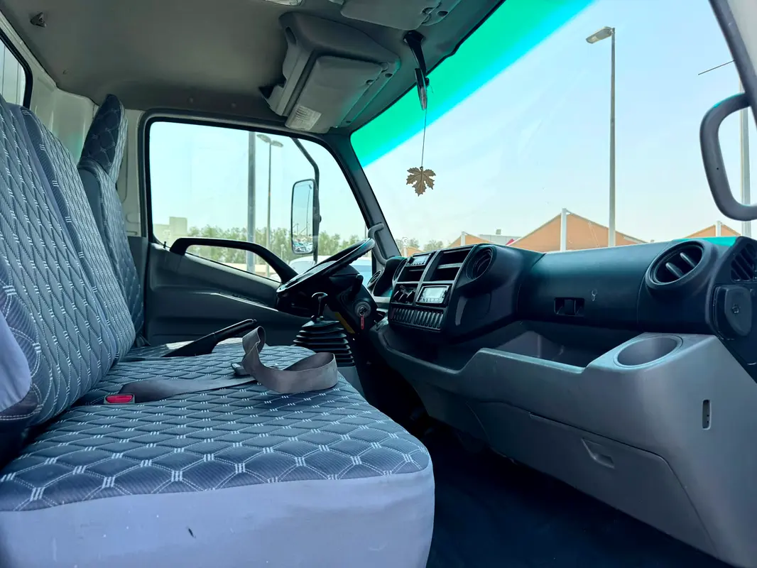 Car Image 2019 HINO 300 