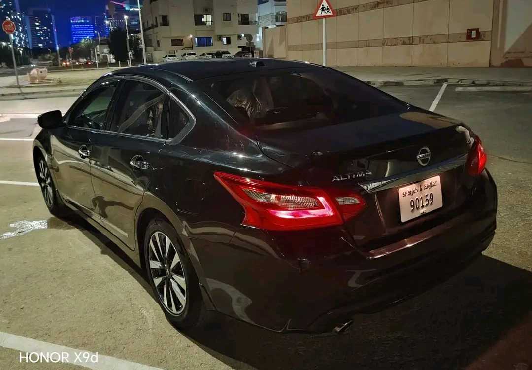 Car Image 2017 NISSAN ALTIMA SR