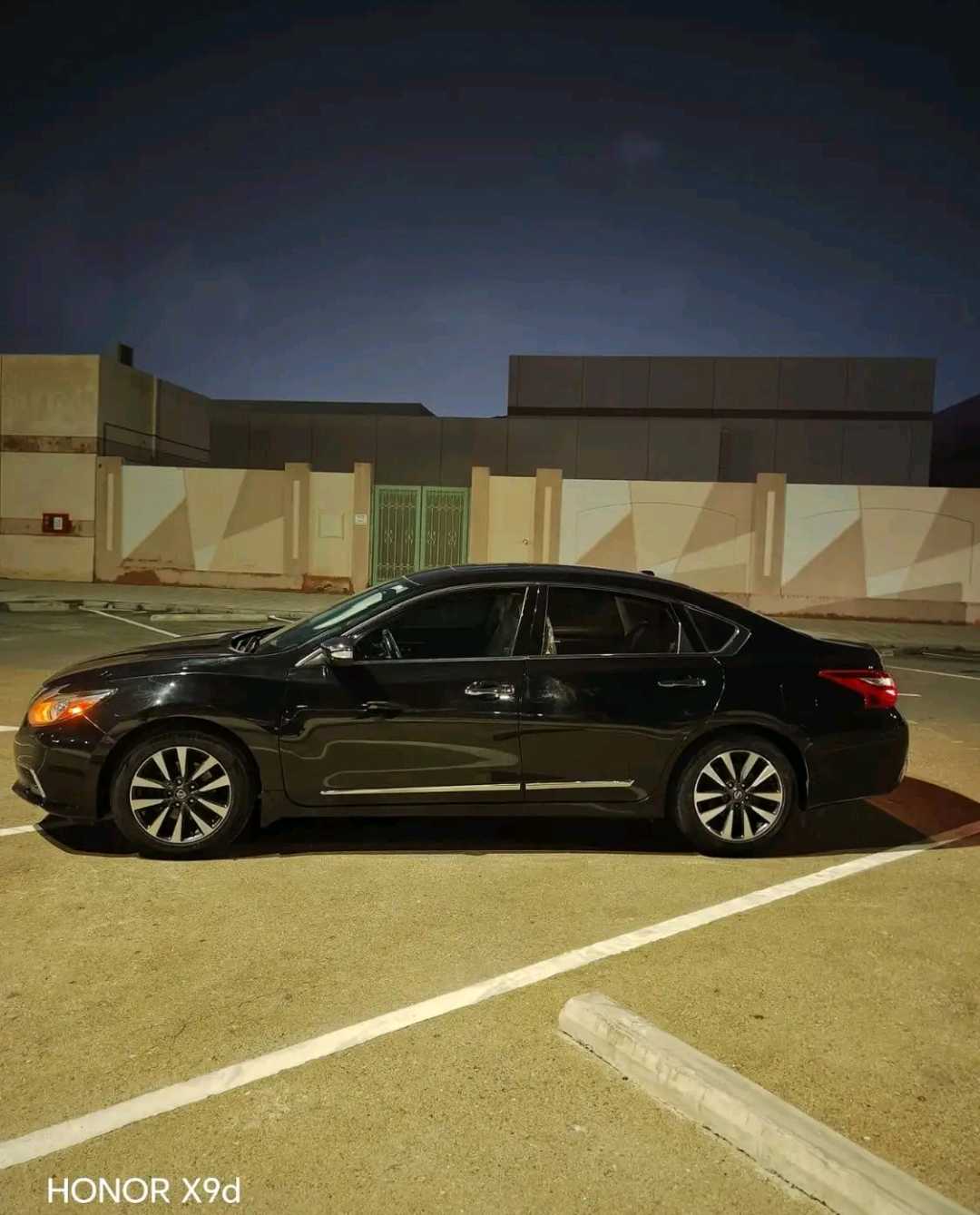 Car Image 2017 NISSAN ALTIMA SR