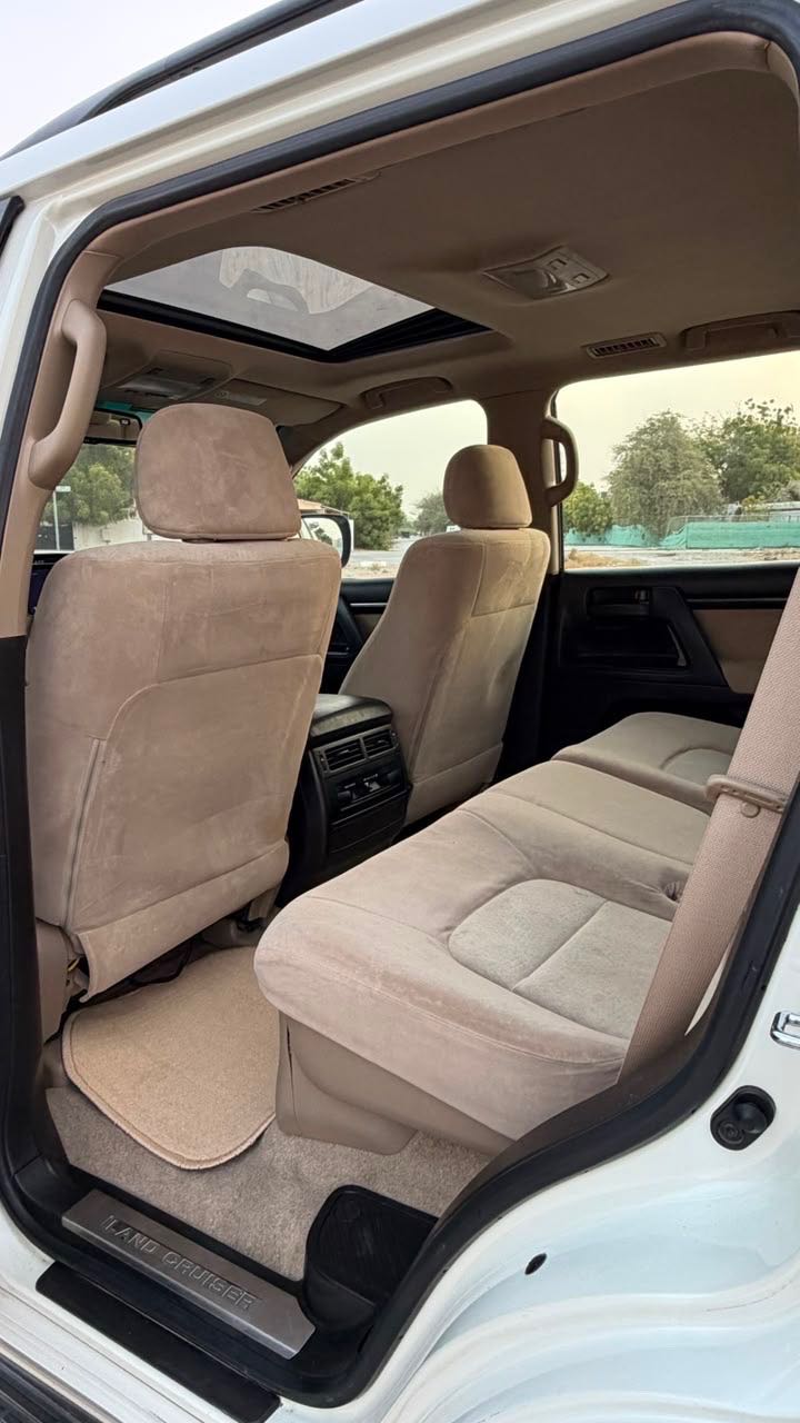 Car Image 2010 TOYOTA LAND CRUISER GX.R