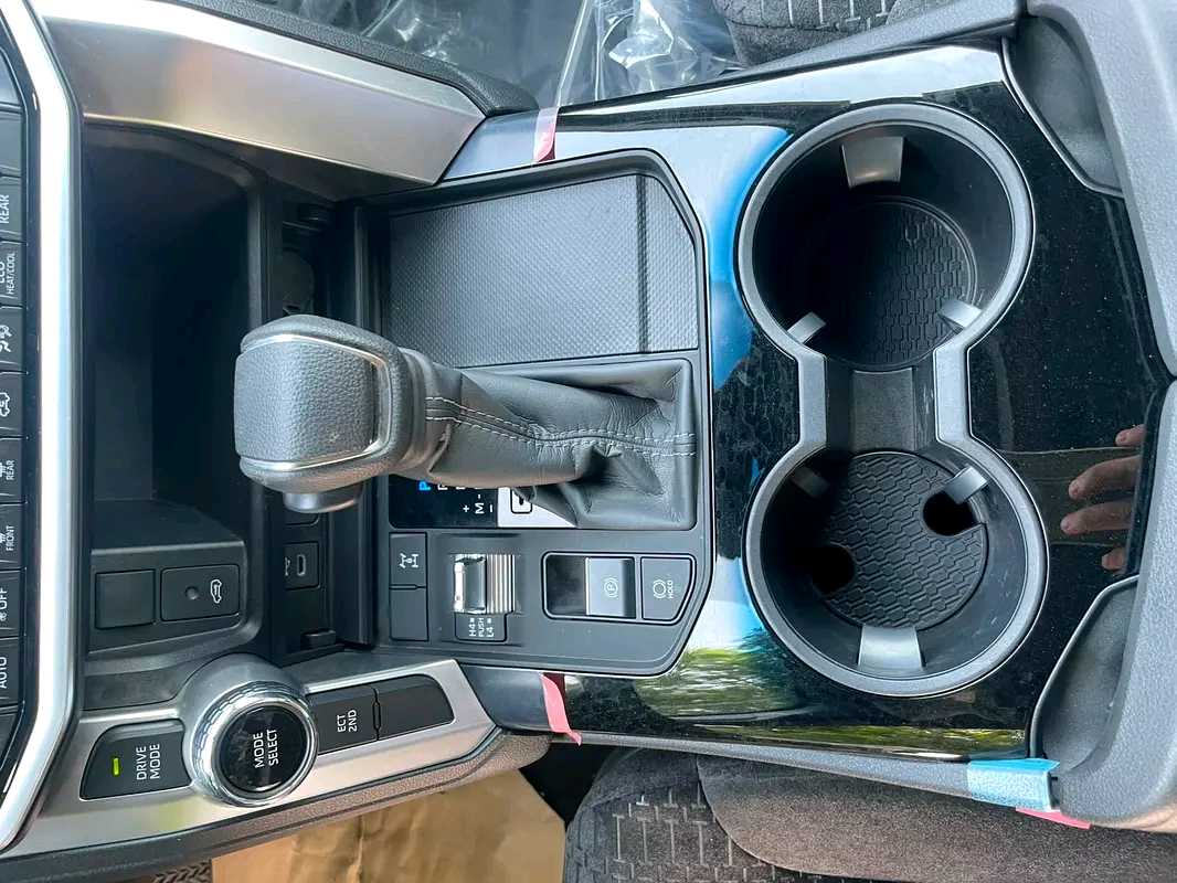 Car Image 2025 TOYOTA LAND CRUISER GX.R