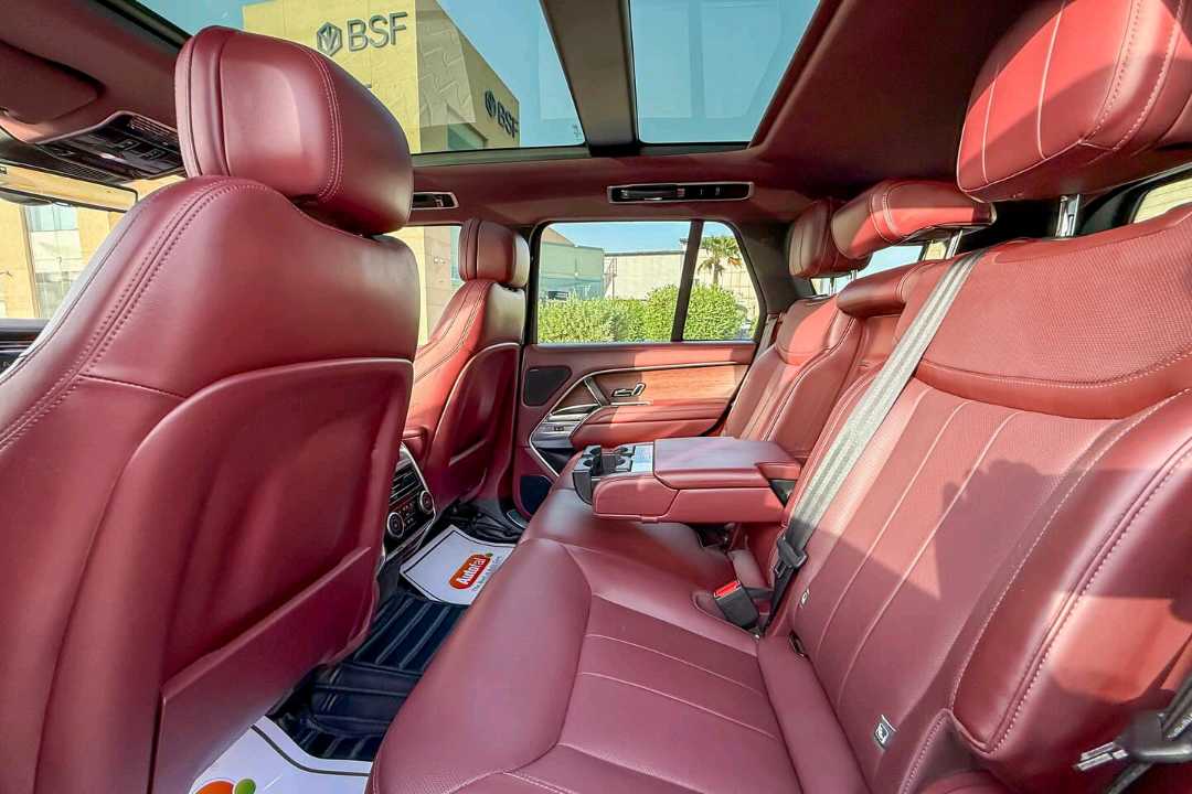 Car Image 2023 LAND ROVER VOGUE 